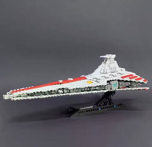 Moc Venator attaque Cruiser